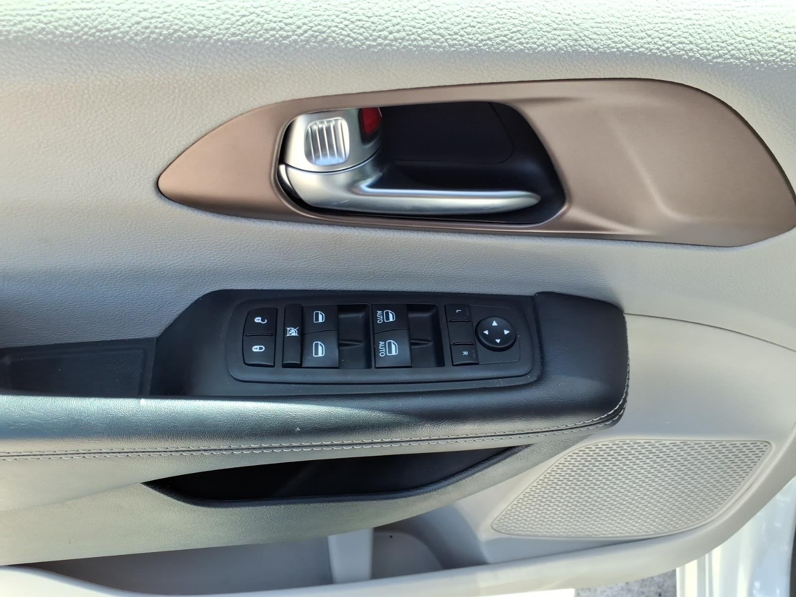 2023 Chrysler Voyager (fleet-only) LX