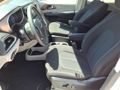 2023 Chrysler Voyager (fleet-only) LX