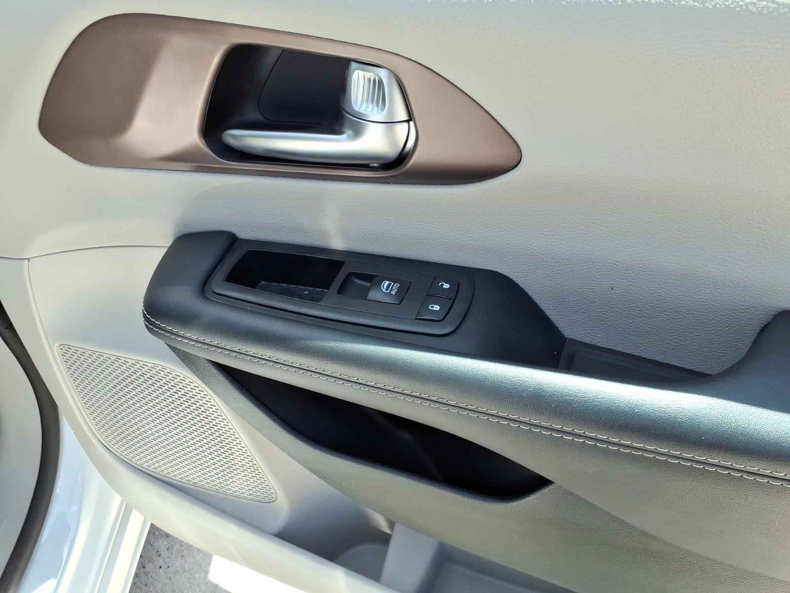 2023 Chrysler Voyager (fleet-only) LX