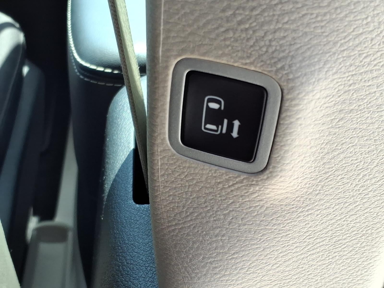 2023 Chrysler Voyager (fleet-only) LX