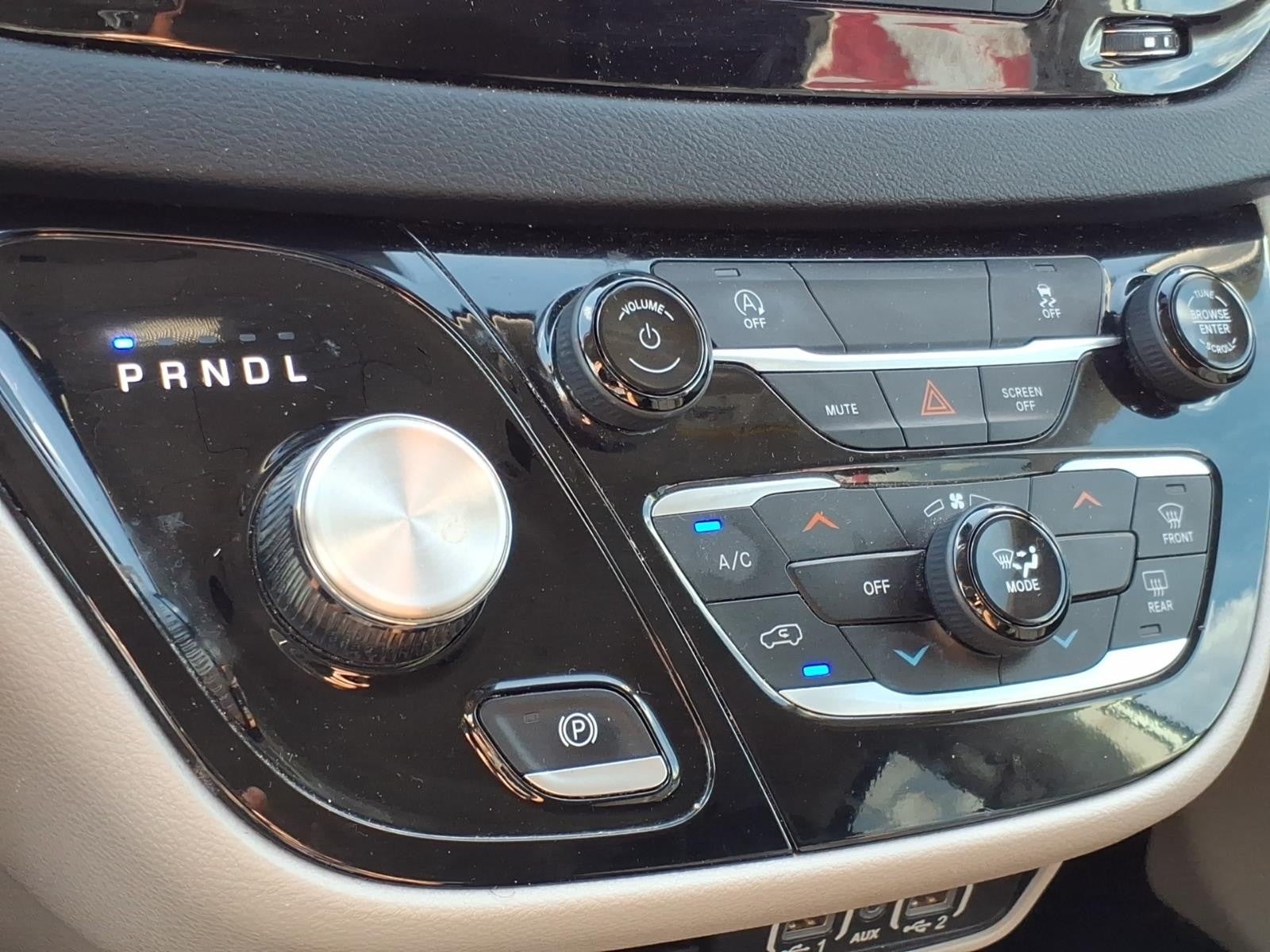 2023 Chrysler Voyager (fleet-only) LX