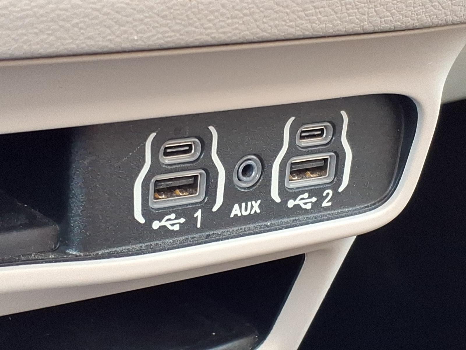 2023 Chrysler Voyager (fleet-only) LX