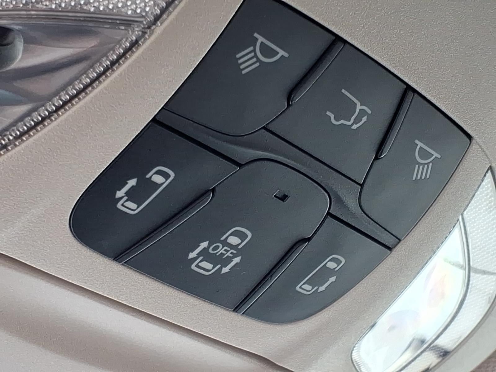 2023 Chrysler Voyager (fleet-only) LX