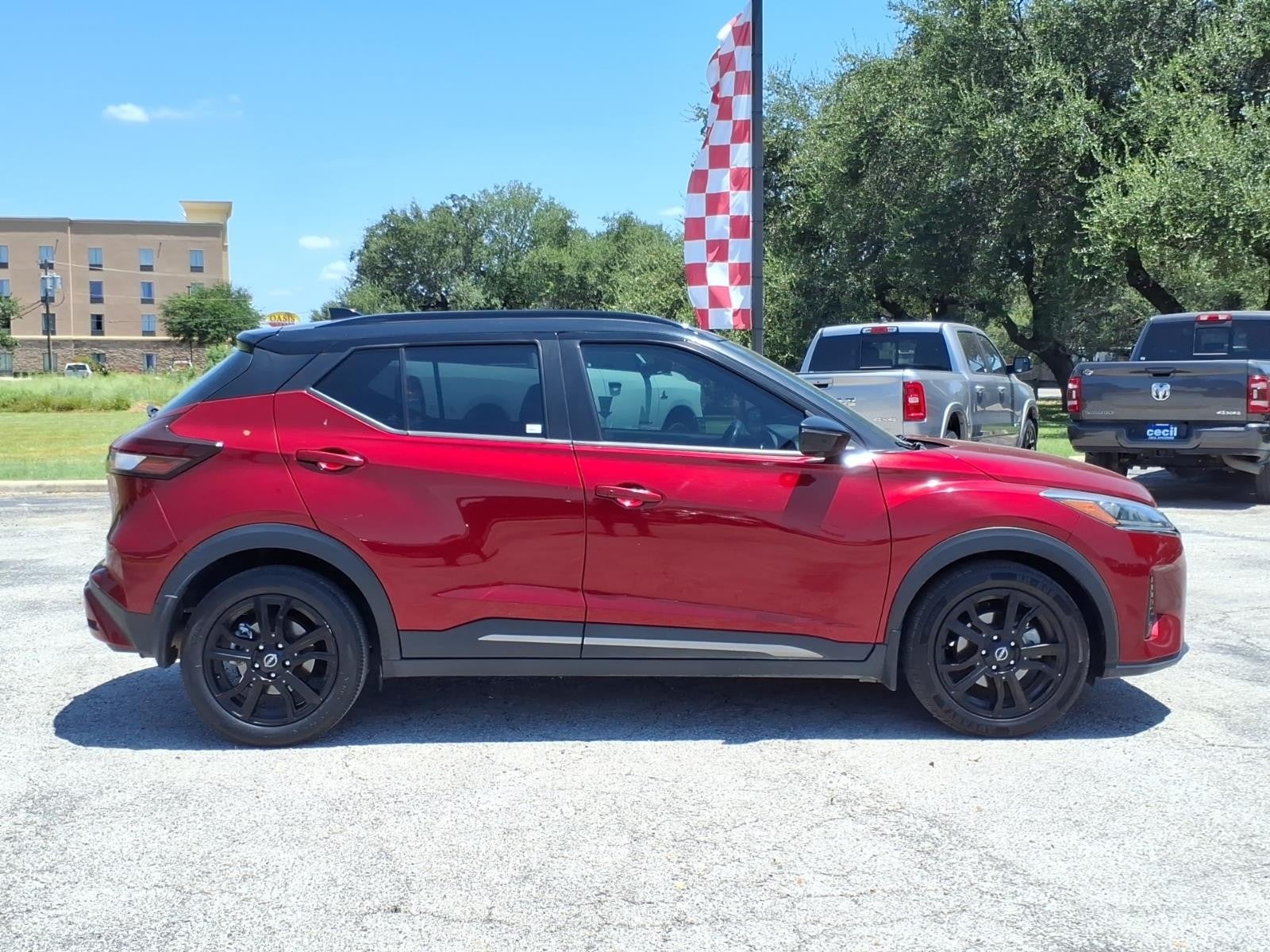 2023 Nissan Kicks SR
