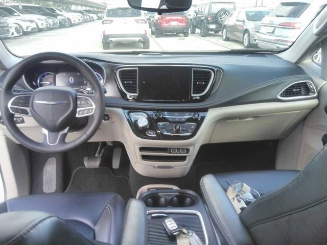 2023 Chrysler Pacifica Hybrid Touring L